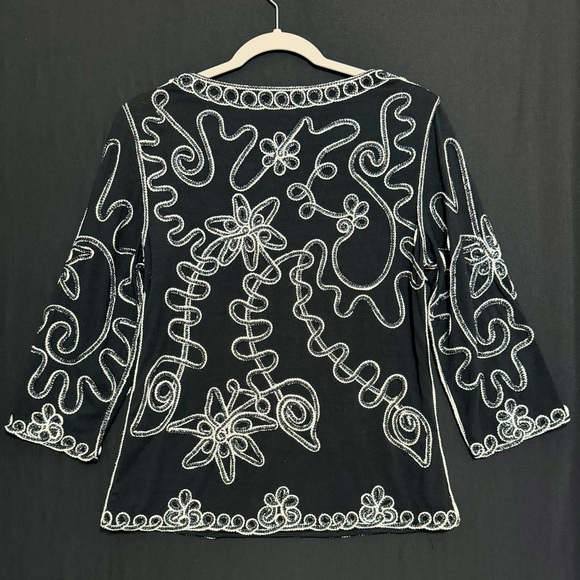 Lauren Michelle Black Top with White & Black Embroidery Ribbon detail VTG Luxury - Picture 2 of 13